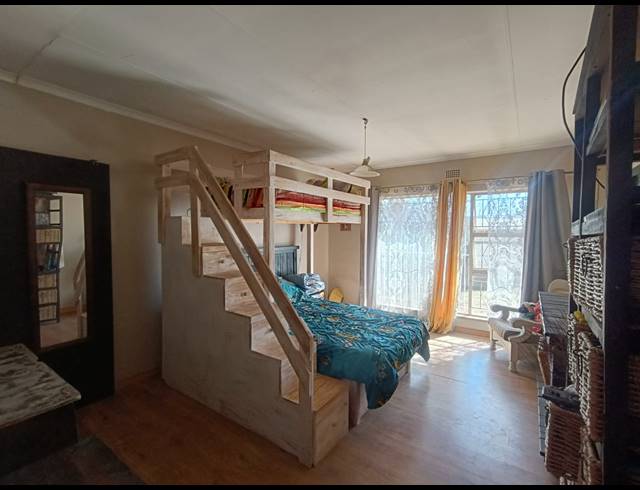 3 BEDROOM HOUSE TO LET IN FLORA GARDENS